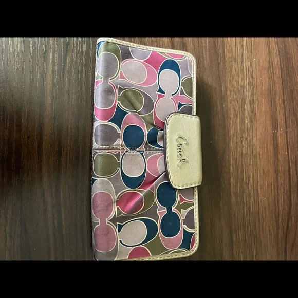 Pink Leather Coach Bag with Matching Wallet - Picture 2 of 3